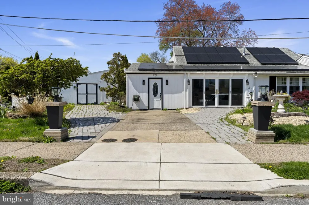 896 PINE HILL RD Philadelphia, PA 19115
