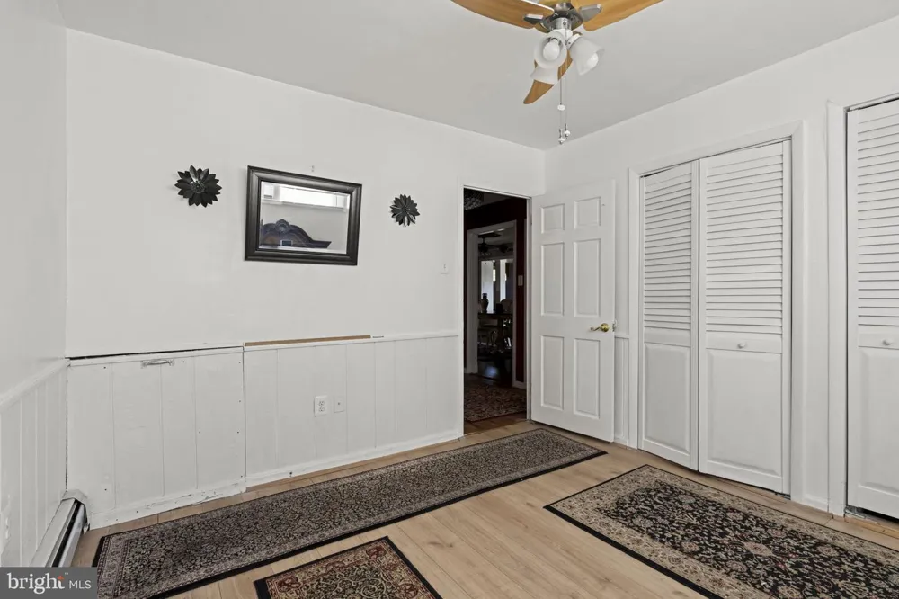 896 PINE HILL RD Philadelphia, PA 19115