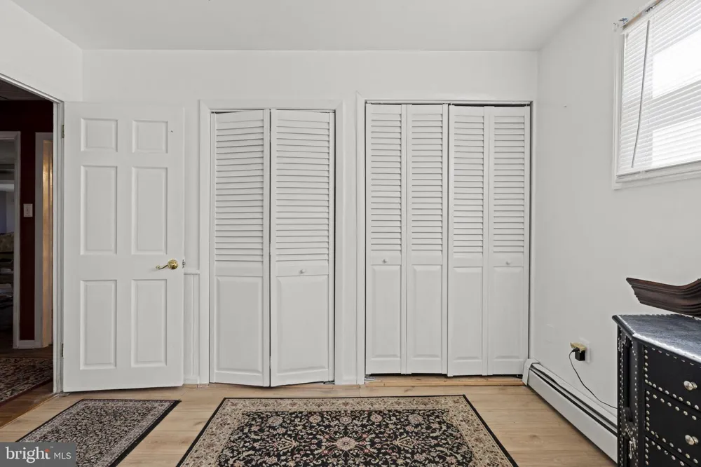 896 PINE HILL RD Philadelphia, PA 19115