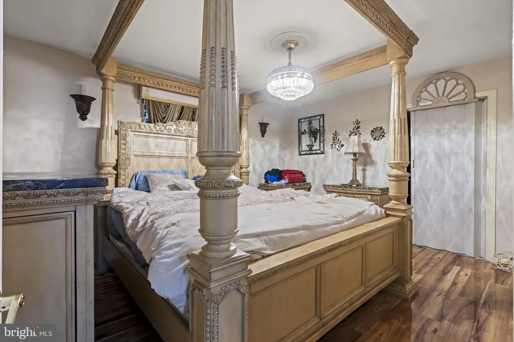 896 PINE HILL RD Philadelphia, PA 19115