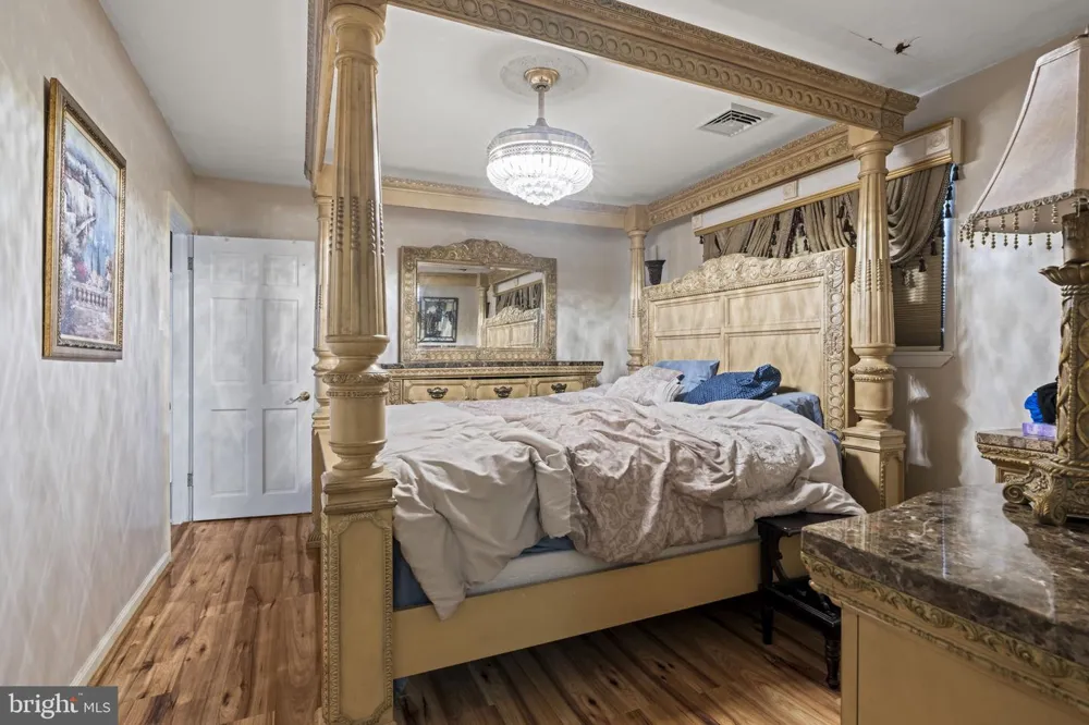896 PINE HILL RD Philadelphia, PA 19115