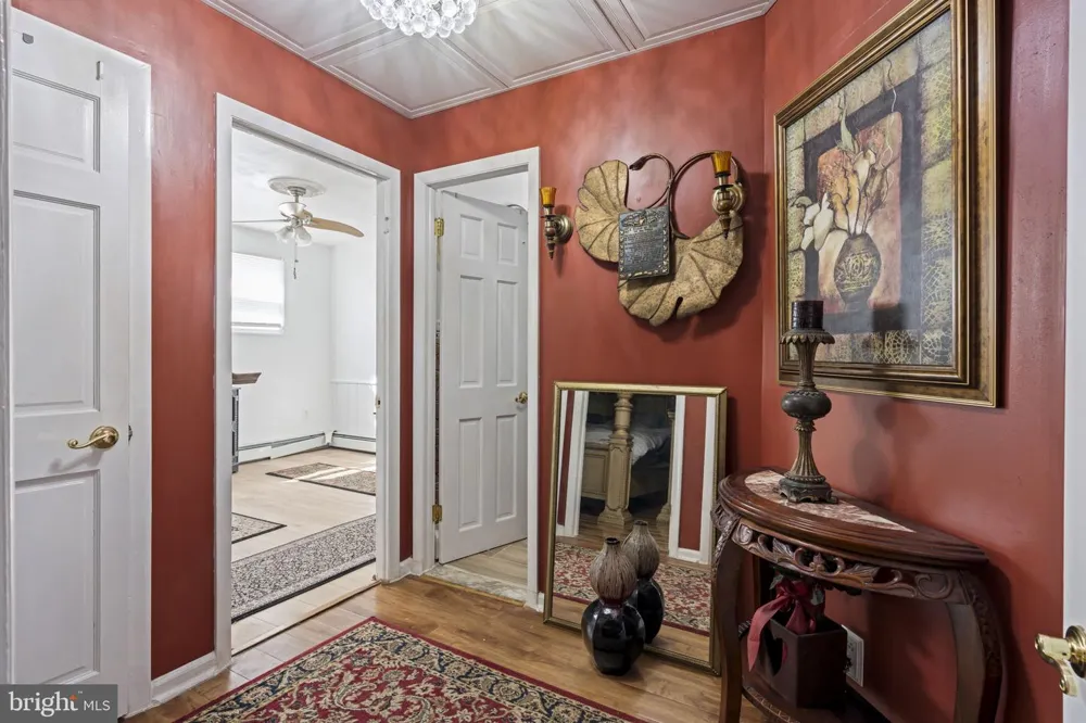 896 PINE HILL RD Philadelphia, PA 19115