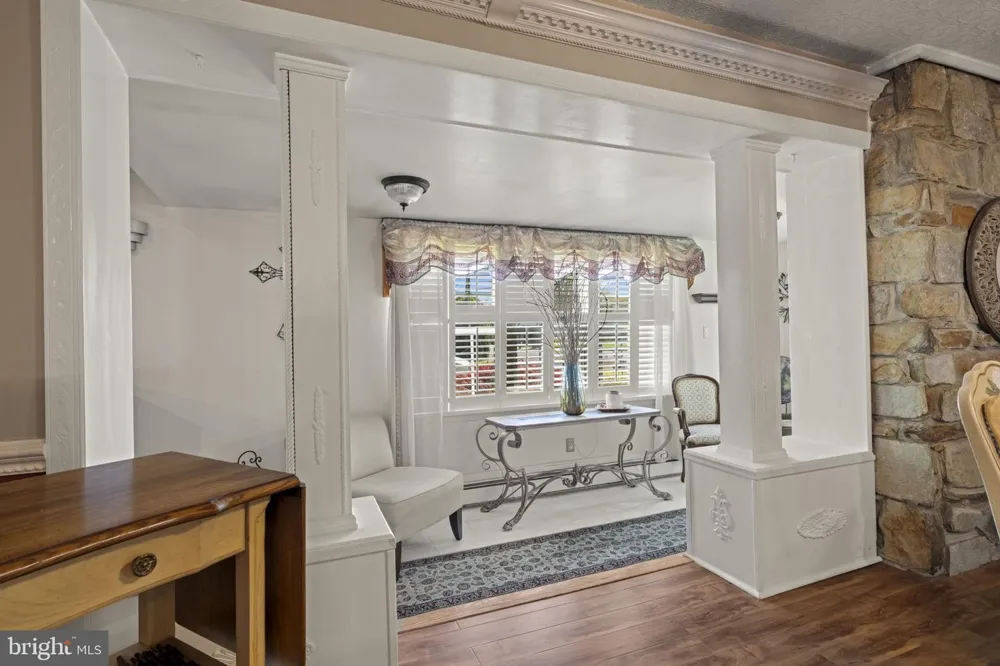 896 PINE HILL RD Philadelphia, PA 19115