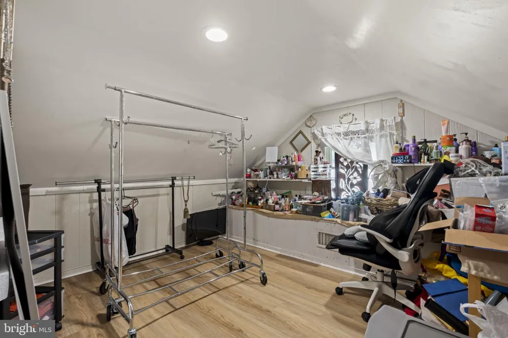 896 PINE HILL RD Philadelphia, PA 19115