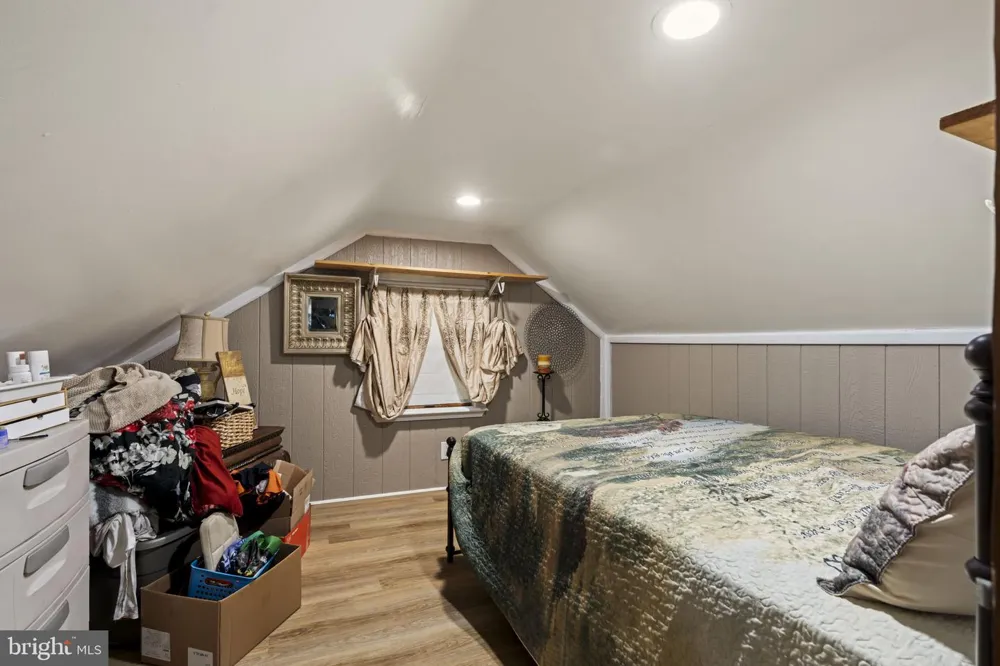 896 PINE HILL RD Philadelphia, PA 19115