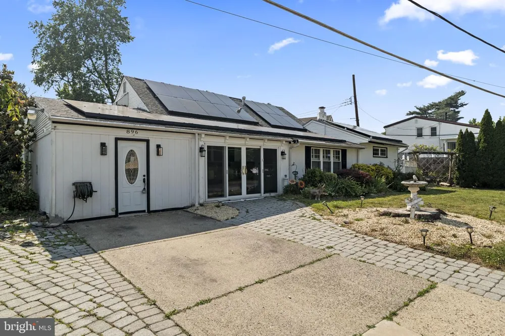 896 PINE HILL RD Philadelphia, PA 19115