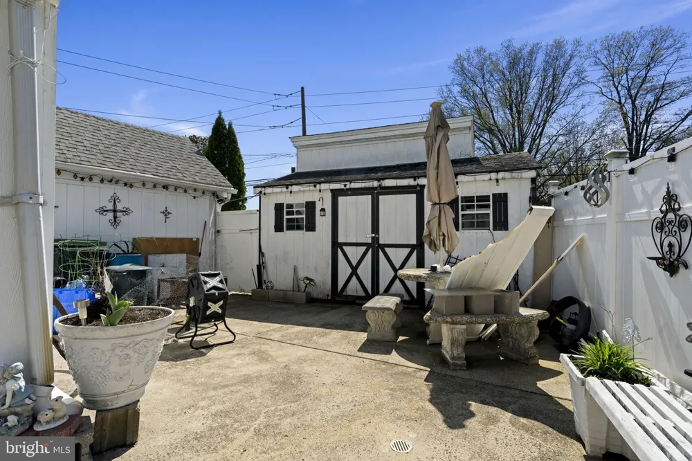 896 PINE HILL RD Philadelphia, PA 19115