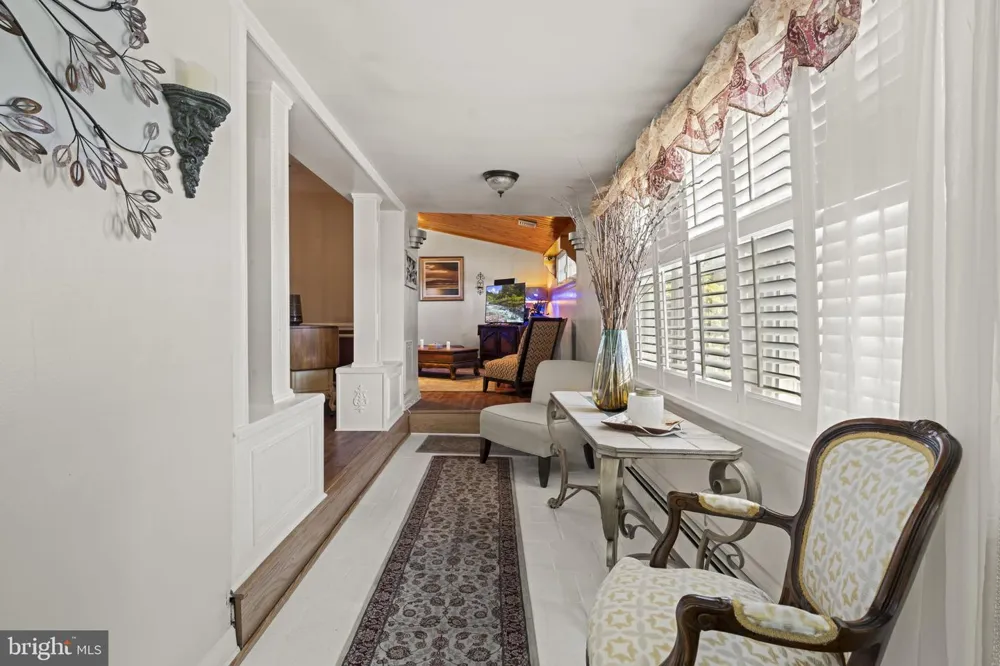 896 PINE HILL RD Philadelphia, PA 19115