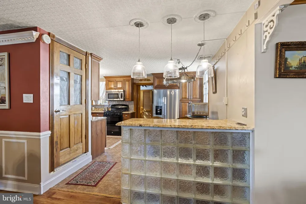 896 PINE HILL RD Philadelphia, PA 19115