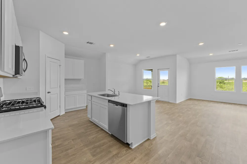 12208 Silverton Tree Bend Mustang Ridge, TX 78610