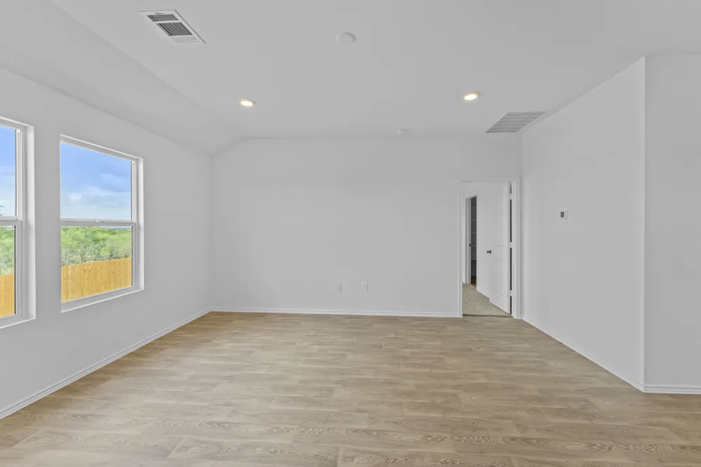 12208 Silverton Tree Bend Mustang Ridge, TX 78610
