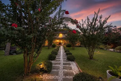 5526 Darschelle Drive
