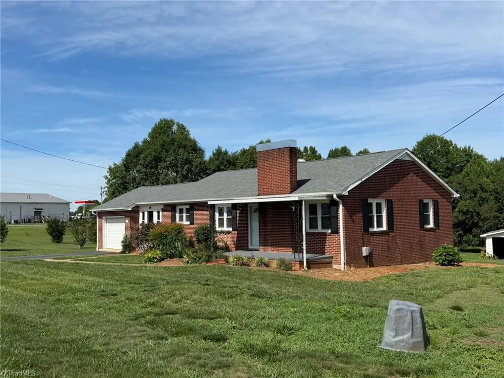 2421 Smithtown Road East Bend, NC 27018