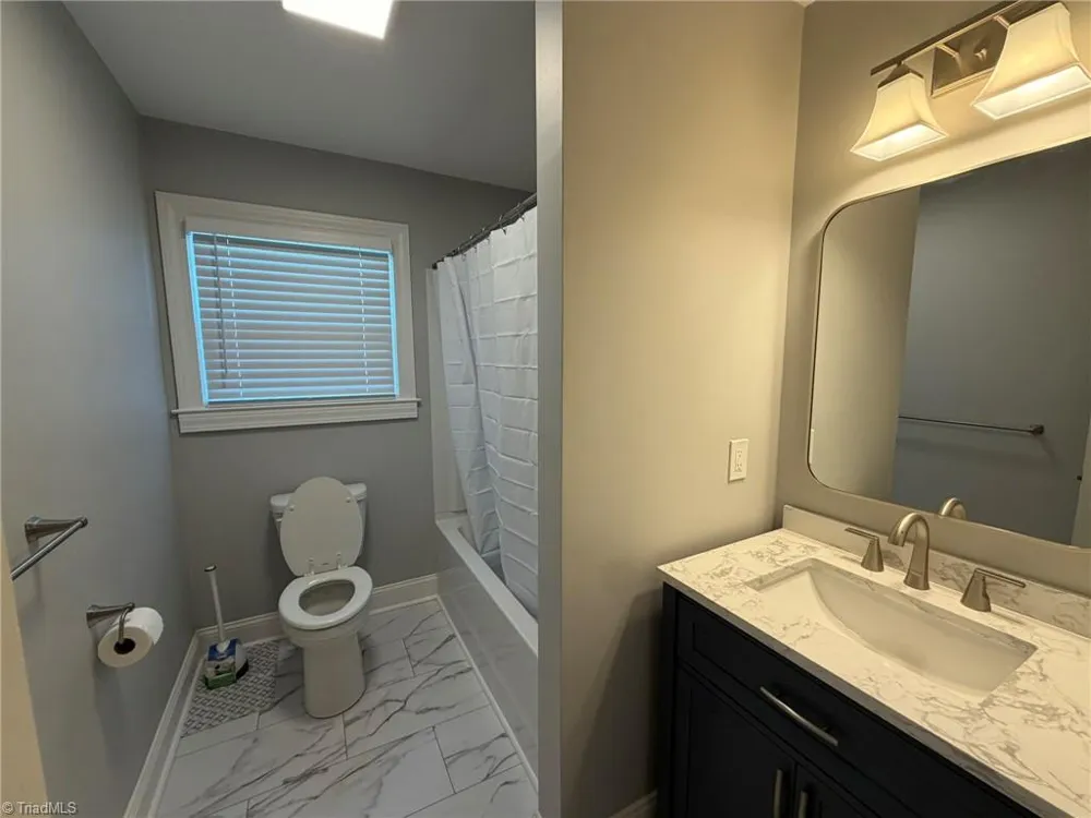 2421 Smithtown Road East Bend, NC 27018