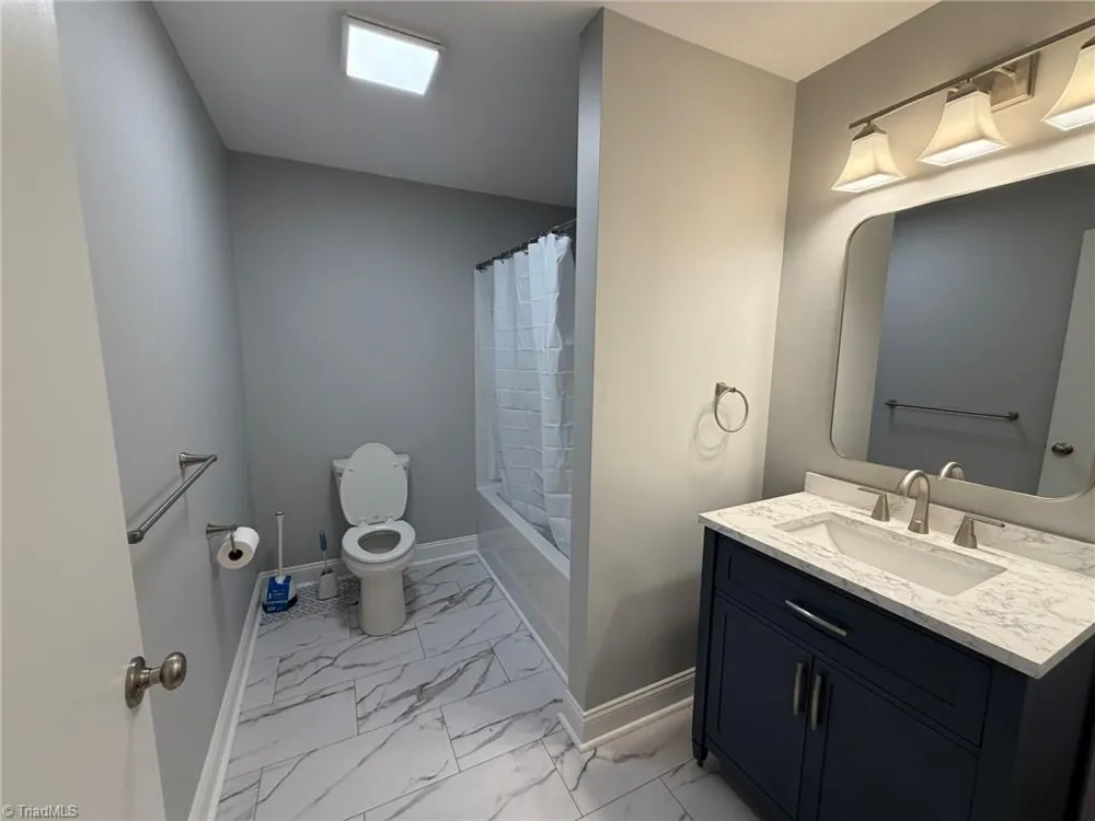 2421 Smithtown Road East Bend, NC 27018