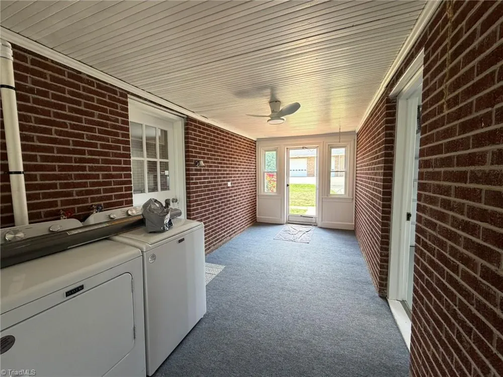 2421 Smithtown Road East Bend, NC 27018