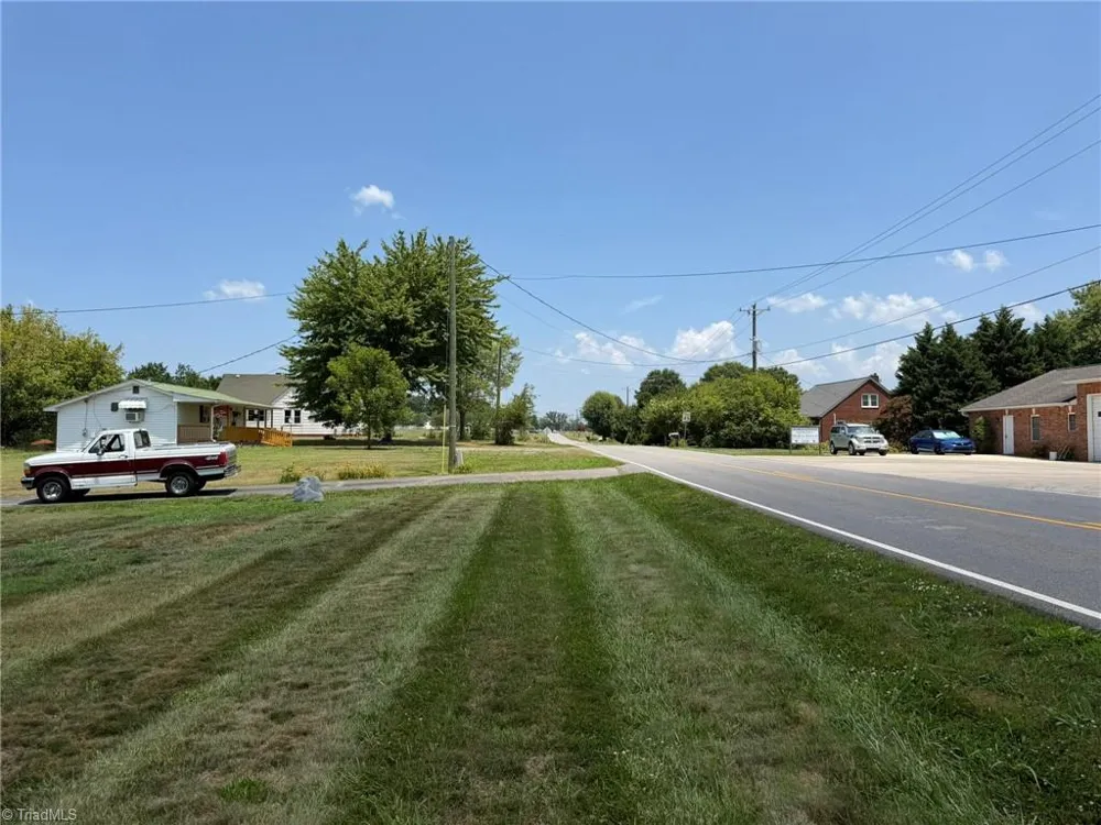 2421 Smithtown Road East Bend, NC 27018