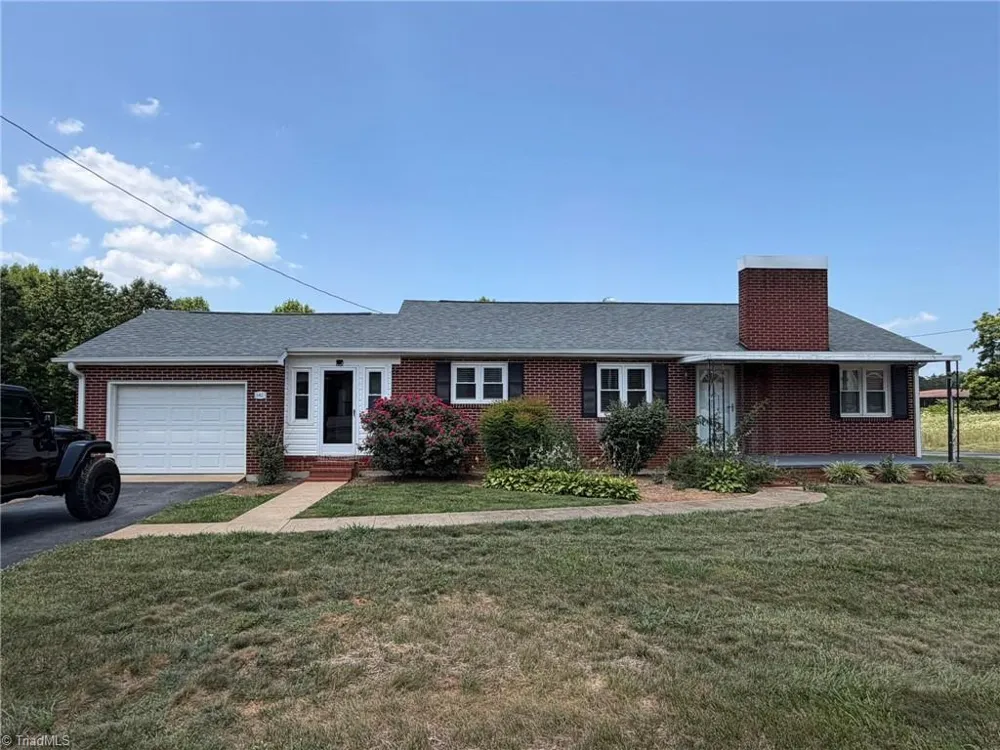 2421 Smithtown Road East Bend, NC 27018