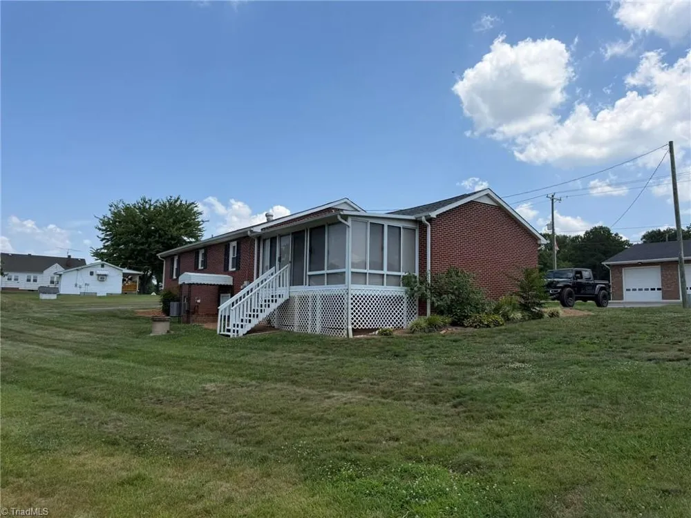 2421 Smithtown Road East Bend, NC 27018