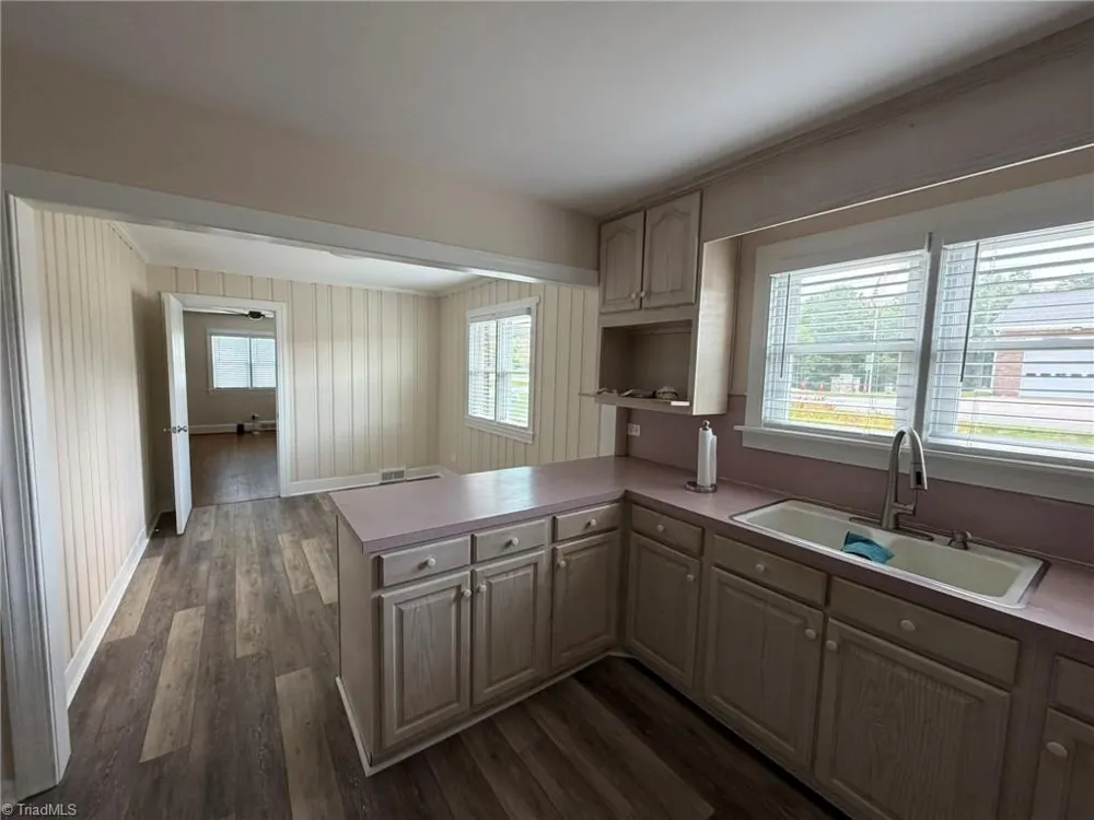 2421 Smithtown Road East Bend, NC 27018