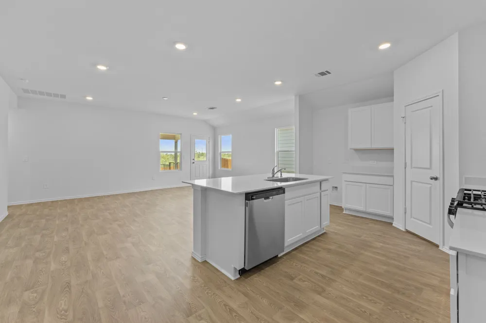 12216 Silverton Tree Bend Mustang Ridge, TX 78610