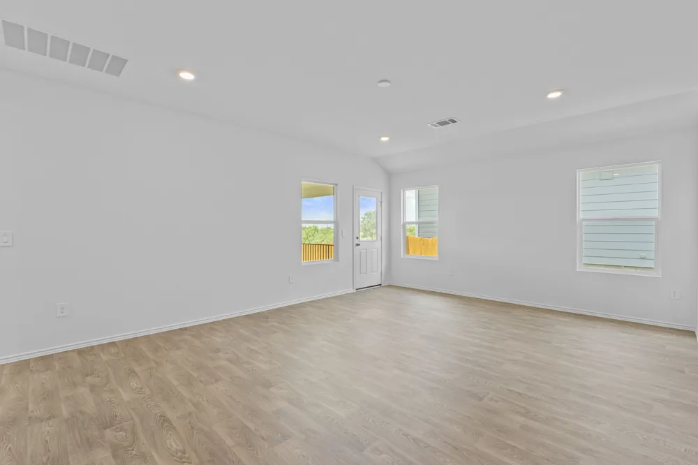 12216 Silverton Tree Bend Mustang Ridge, TX 78610