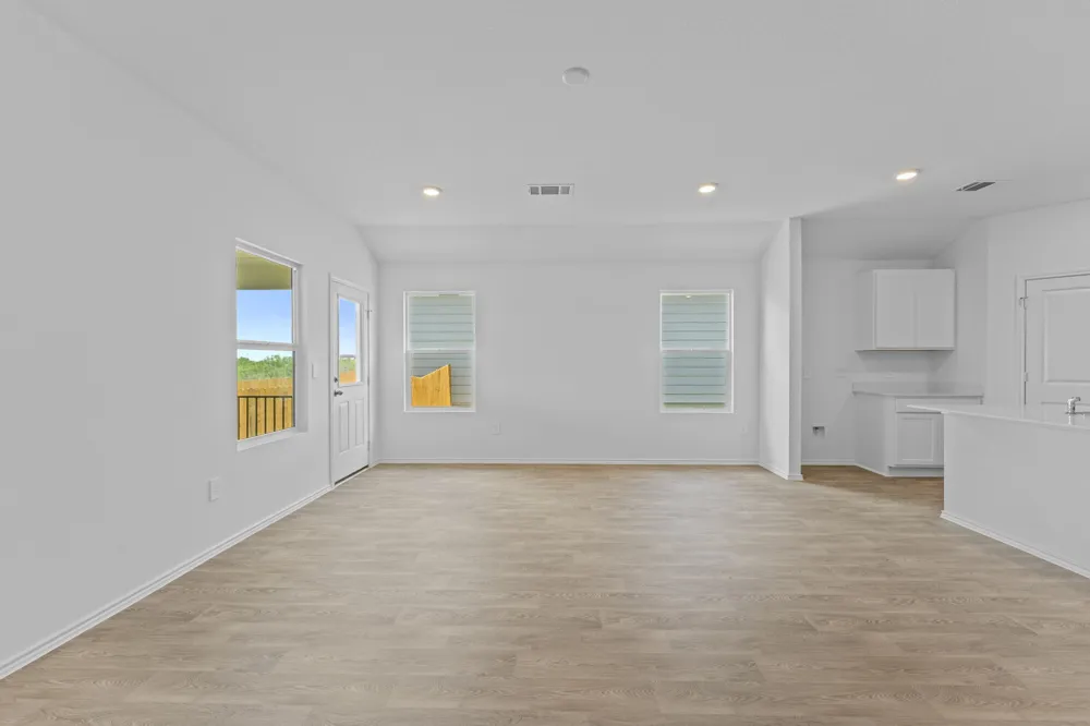 12216 Silverton Tree Bend Mustang Ridge, TX 78610