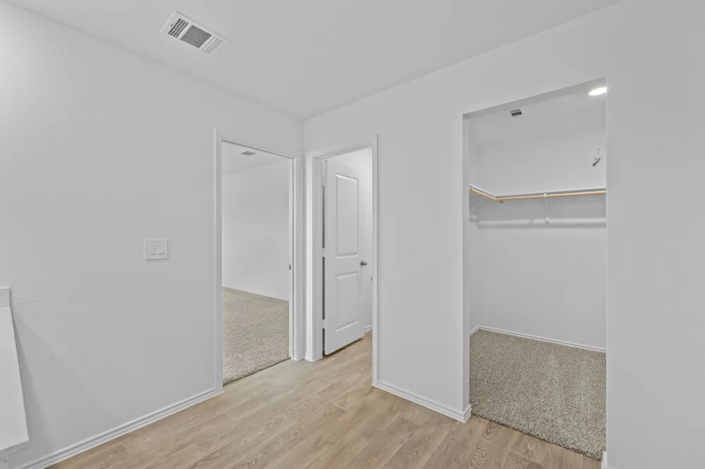 12216 Silverton Tree Bend Mustang Ridge, TX 78610