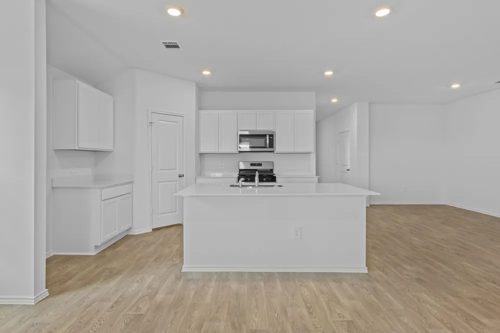12216 Silverton Tree Bend Mustang Ridge, TX 78610