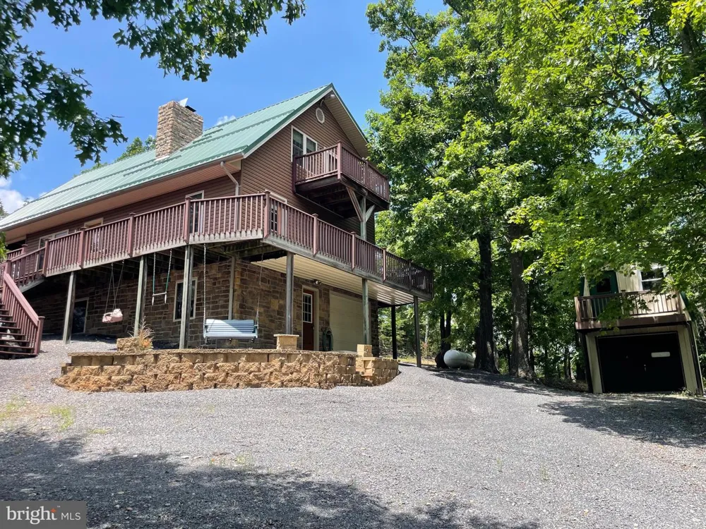 219 EBY DRIVE Petersburg, WV 26847