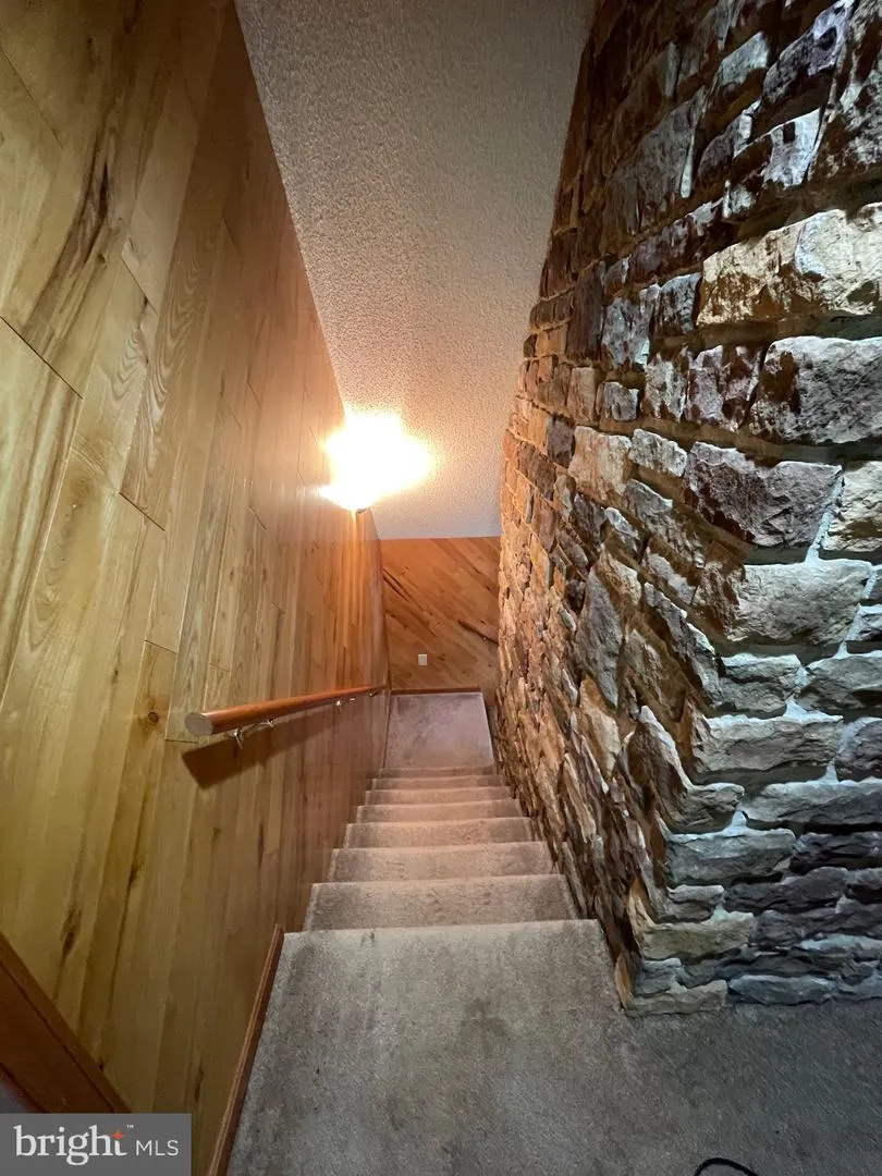 219 EBY DRIVE Petersburg, WV 26847