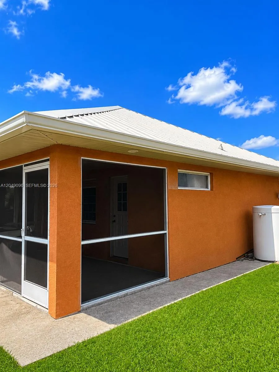 2903 19TH ST SW Lehigh Acres, FL 33976