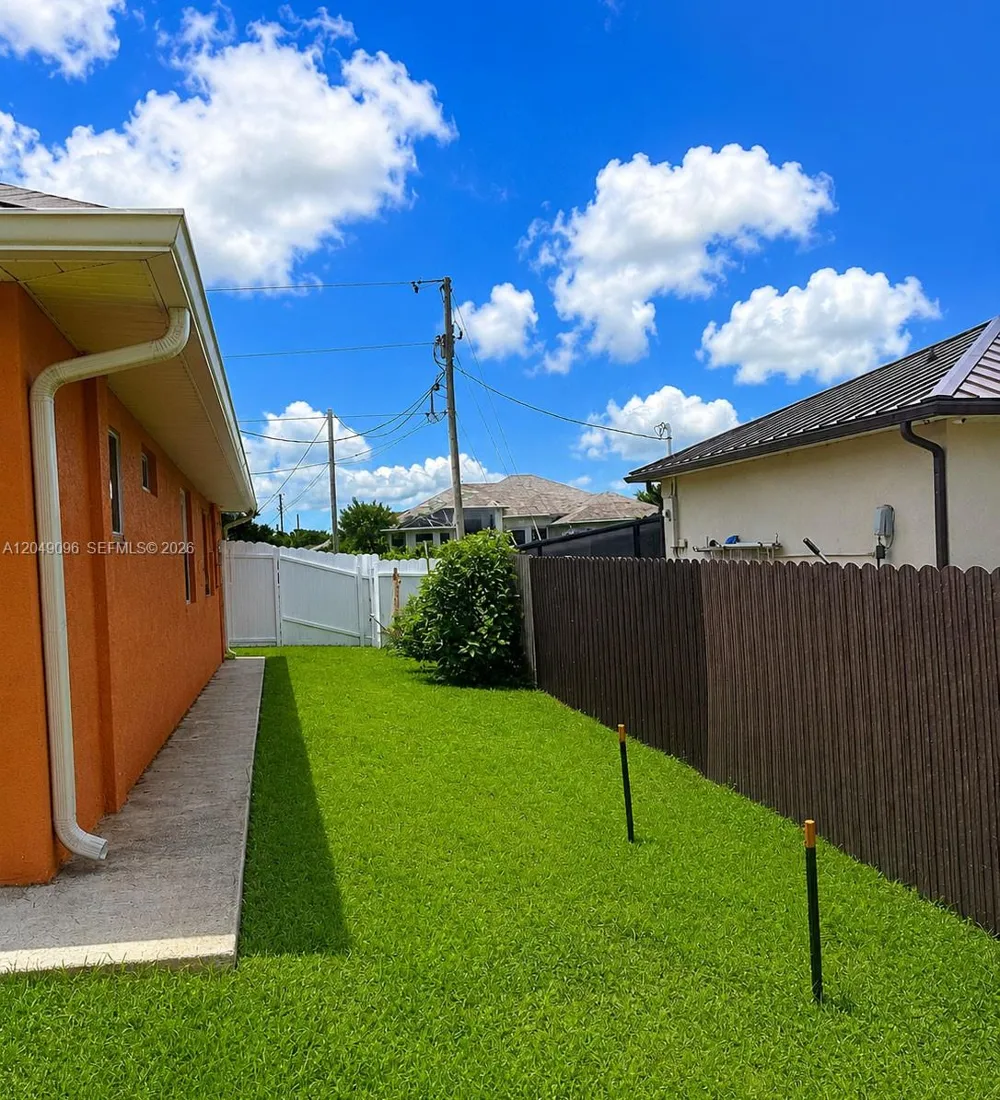 2903 19TH ST SW Lehigh Acres, FL 33976