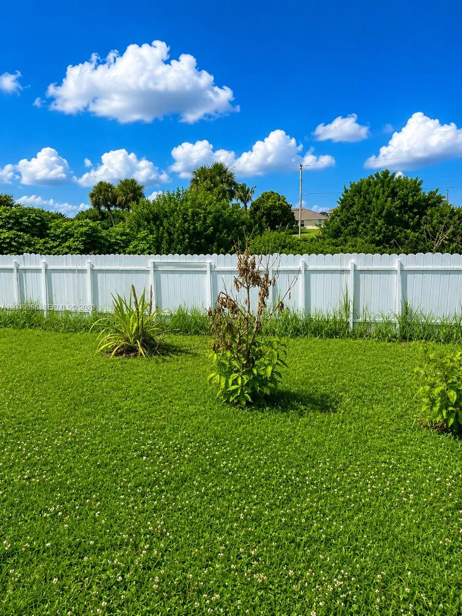 2903 19TH ST SW Lehigh Acres, FL 33976