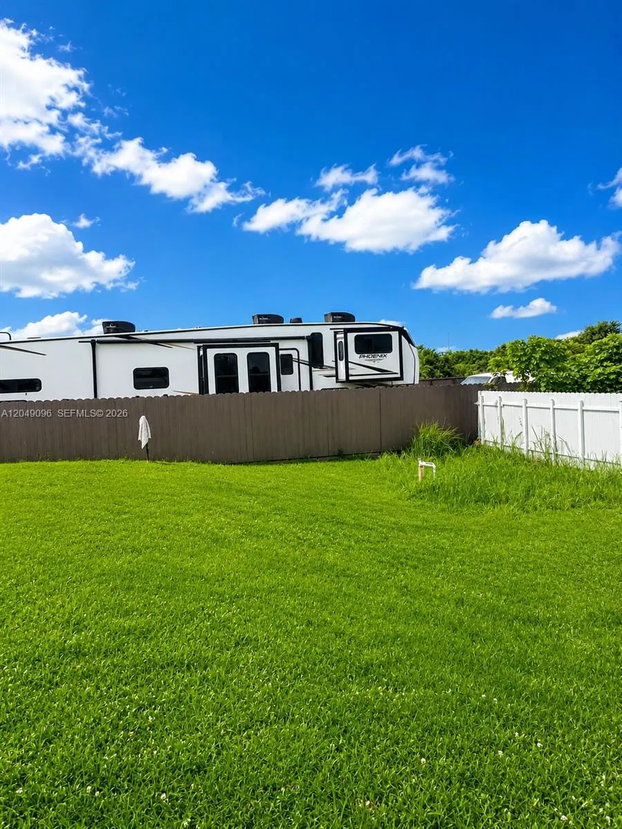 2903 19TH ST SW Lehigh Acres, FL 33976