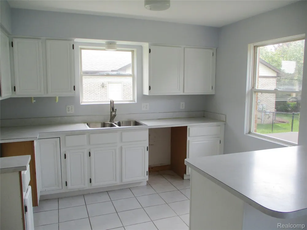 33443 Paoletti Fraser City, MI 48026