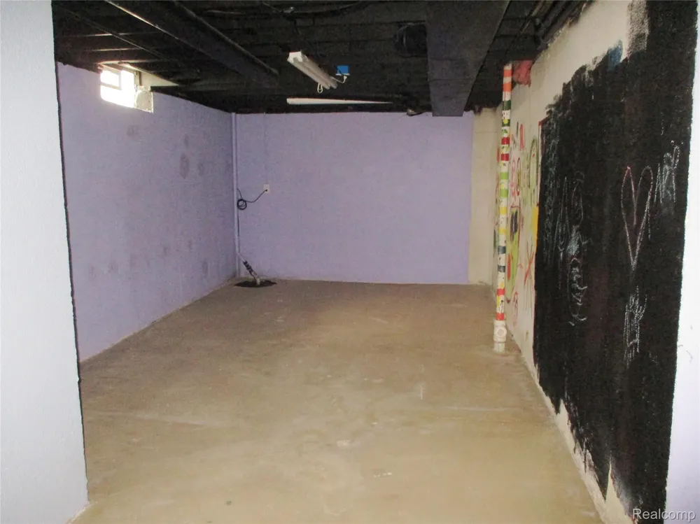 33443 Paoletti Fraser City, MI 48026