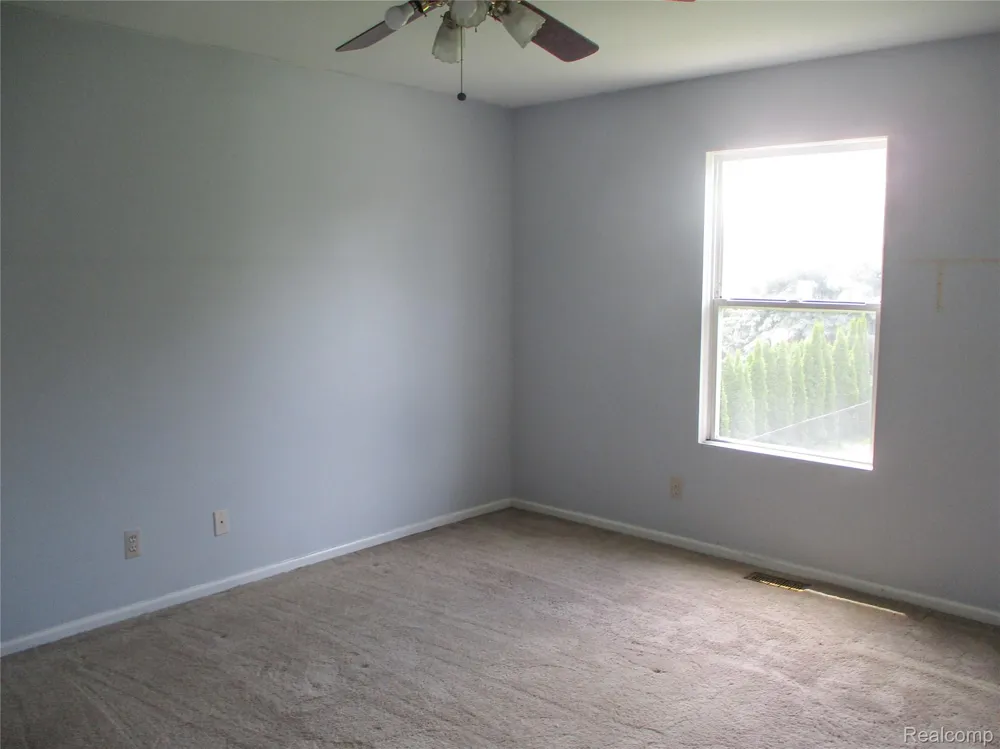 33443 Paoletti Fraser City, MI 48026