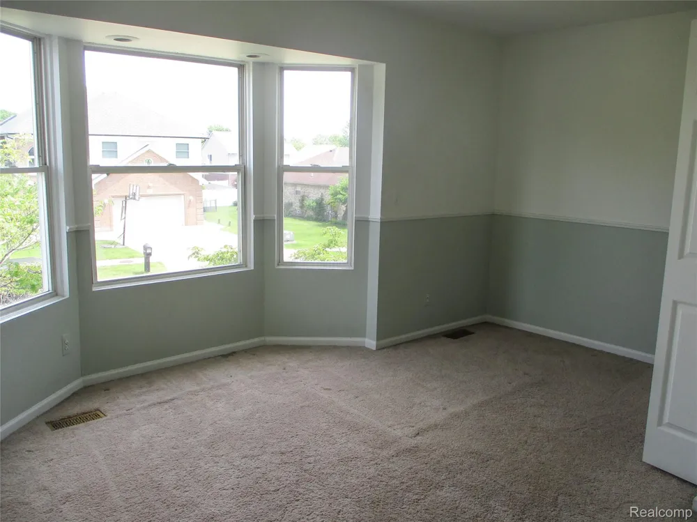 33443 Paoletti Fraser City, MI 48026