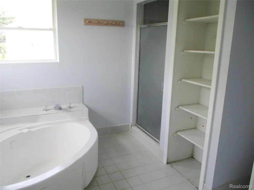 33443 Paoletti Fraser City, MI 48026