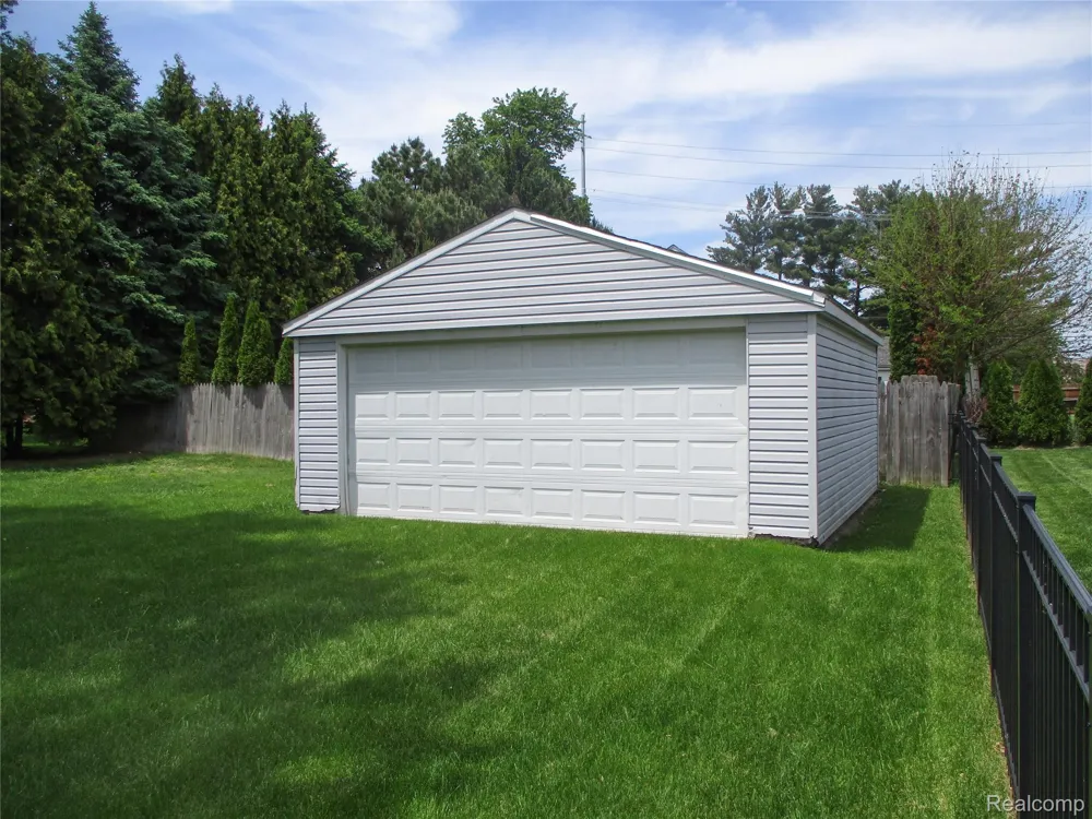 33443 Paoletti Fraser City, MI 48026