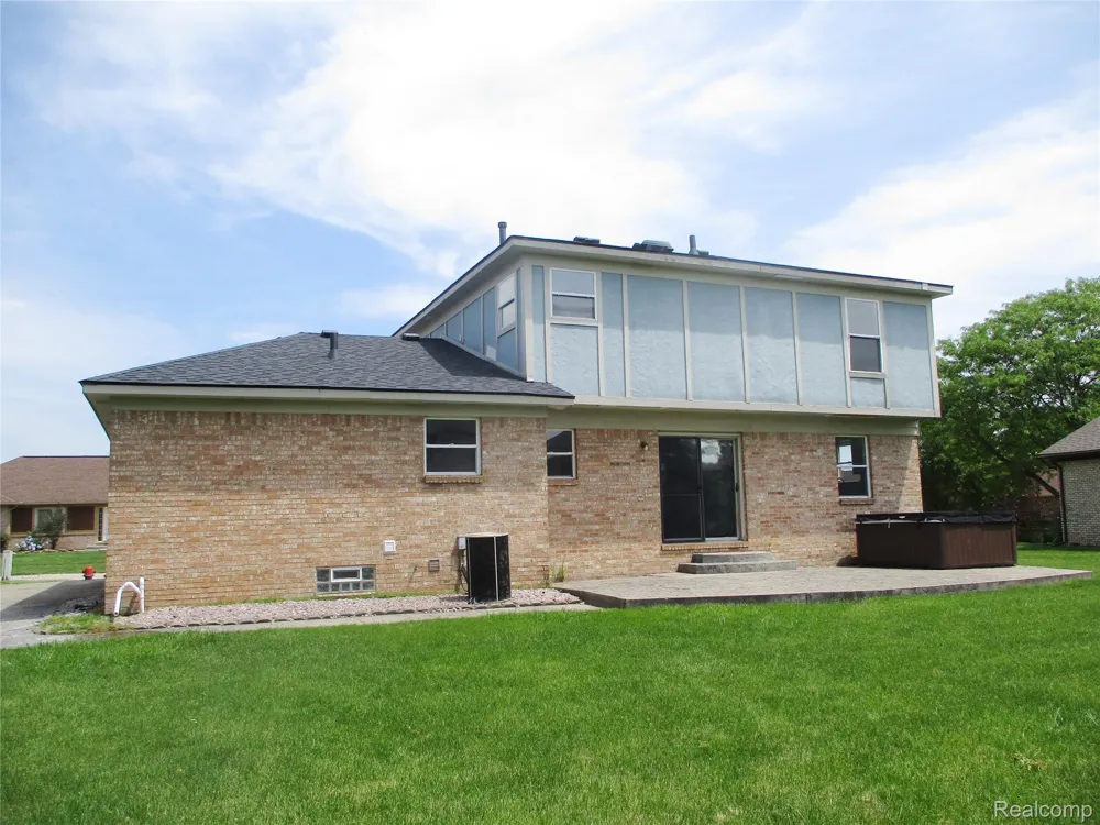 33443 Paoletti Fraser City, MI 48026