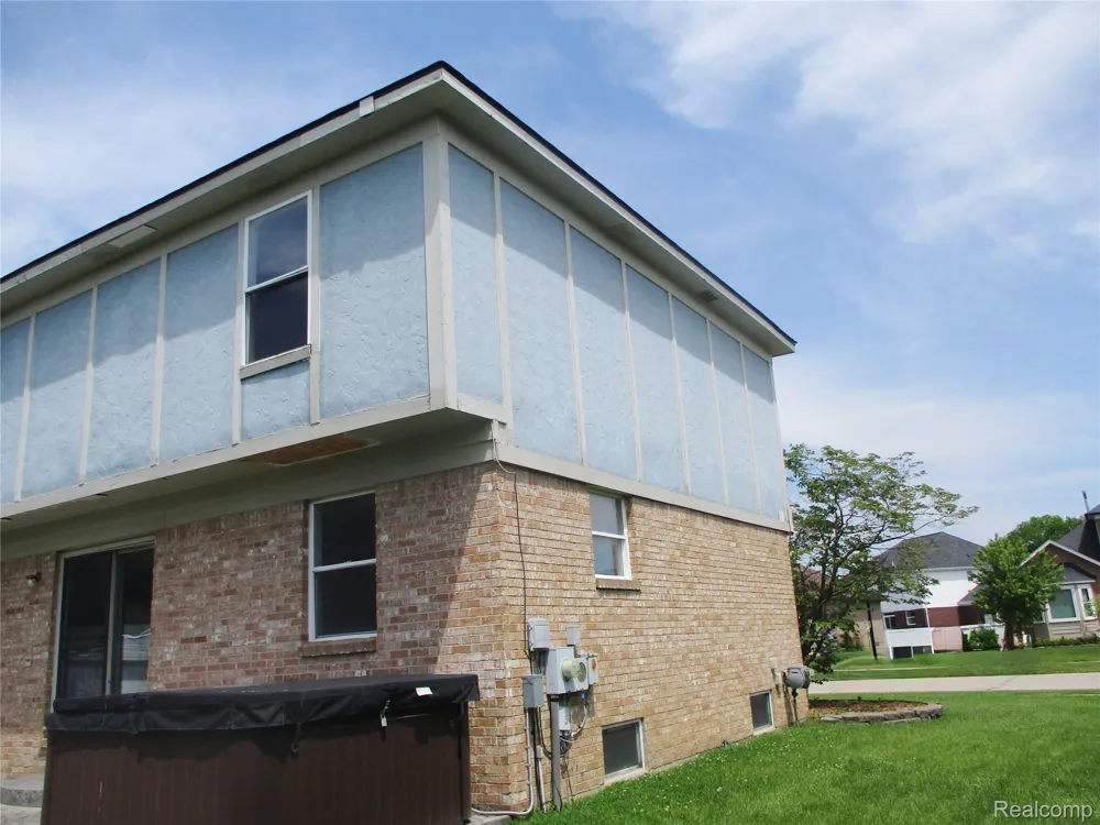 33443 Paoletti Fraser City, MI 48026