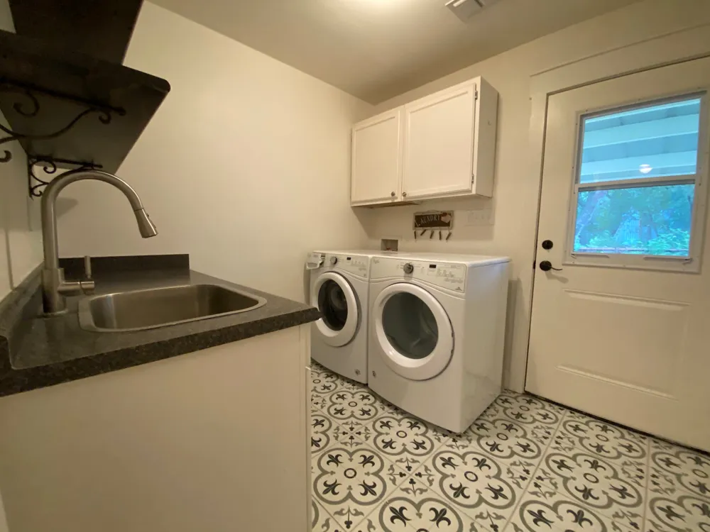 306 Plainview Road Wimberley, TX 78676