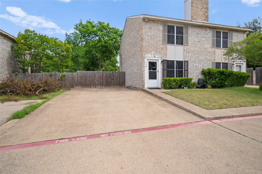 139 Graystone Place Duncanville, TX 75137