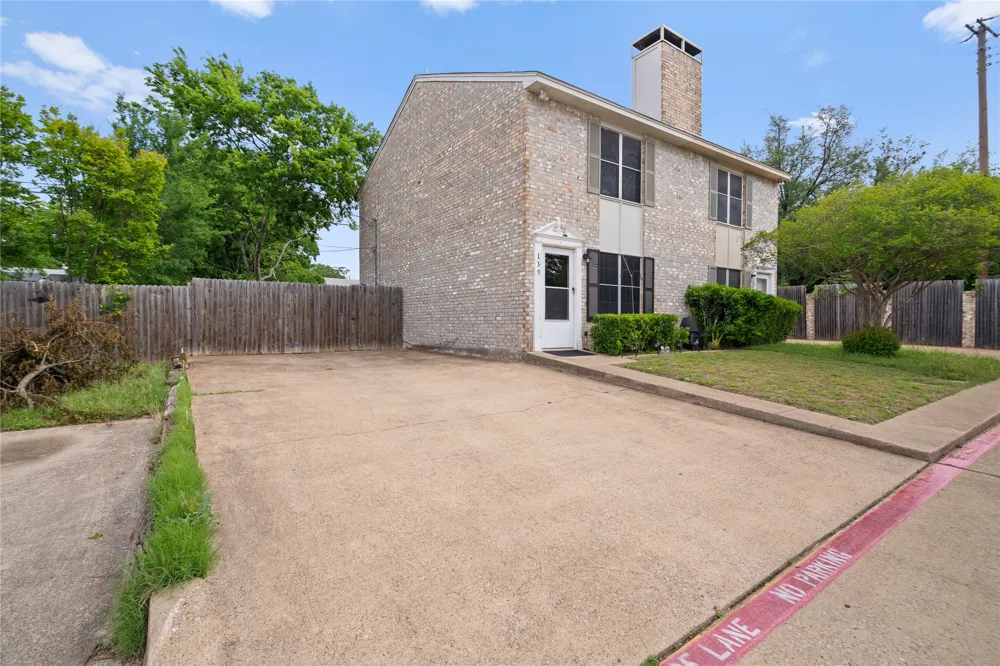 139 Graystone Place Duncanville, TX 75137