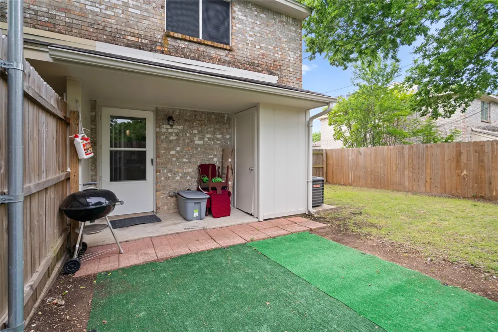 139 Graystone Place Duncanville, TX 75137