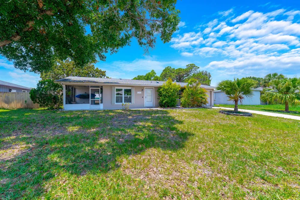 542 Saunders Street Sebastian, FL 32958