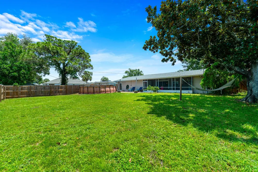 542 Saunders Street Sebastian, FL 32958
