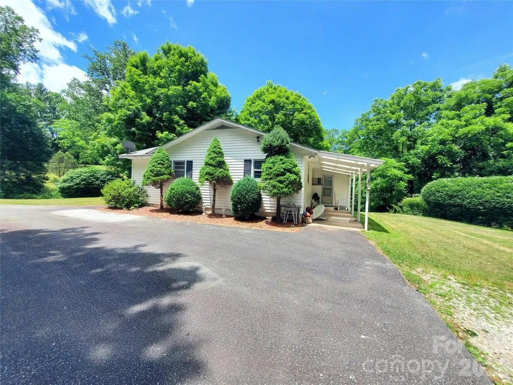 886 Hanging Rock Road Spruce Pine, NC 28777